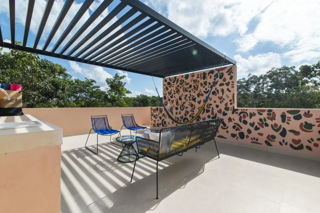 Shes Moody Tulum 3 Bed Penthouse With Yard Pools Rooftop Aircon 15 Minute Drive To The Beach Feriehus