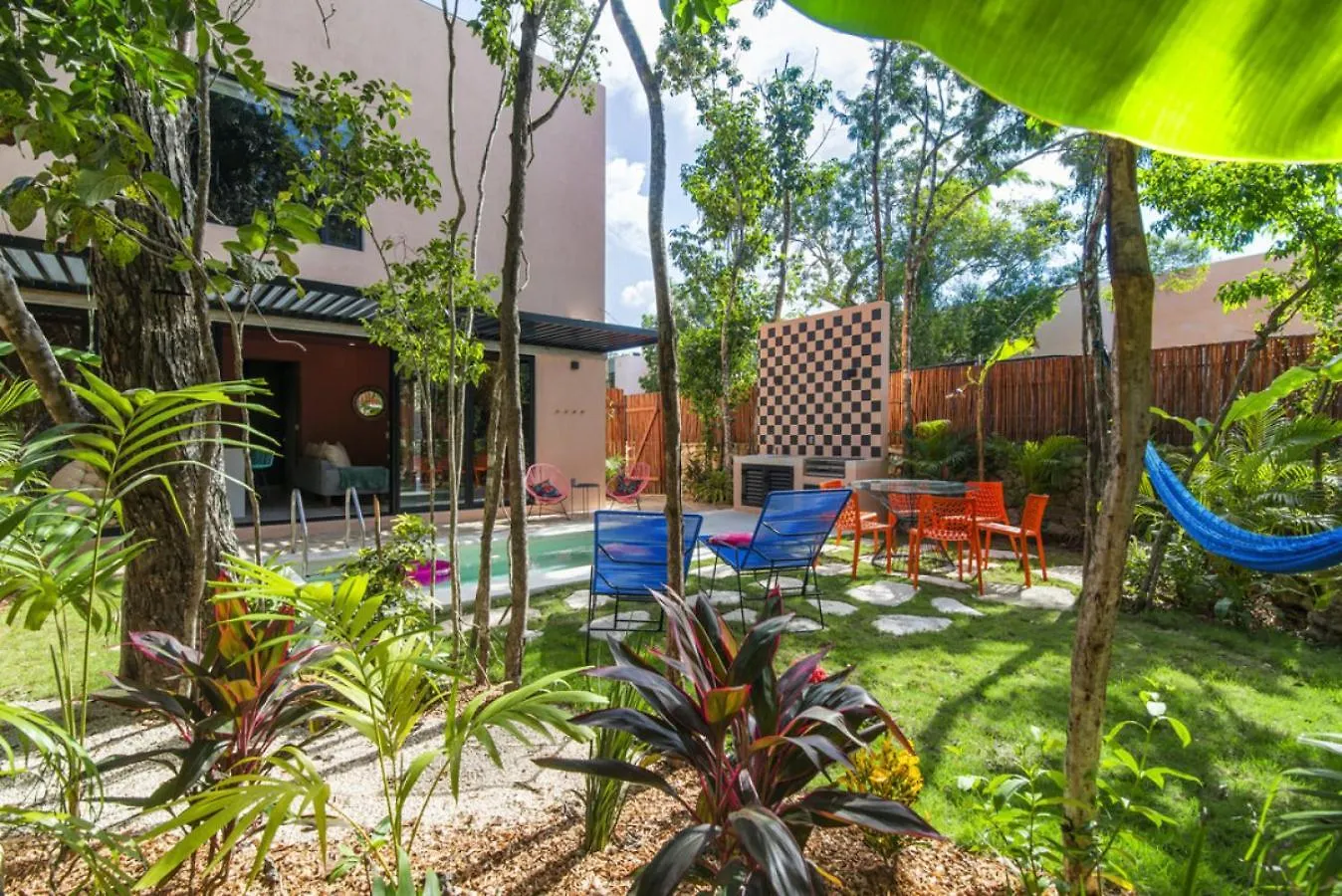 Shes Moody Tulum 3 Bed Penthouse With Yard Pools Rooftop Aircon 15 Minute Drive To The Beach Feriehus