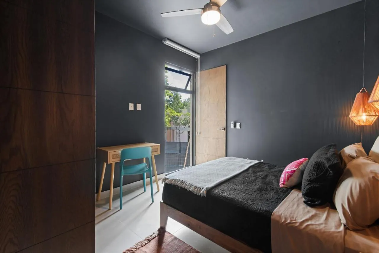 Shes Moody Tulum 3 Bed Penthouse With Yard Pools Rooftop Aircon 15 Minute Drive To The Beach Feriehus